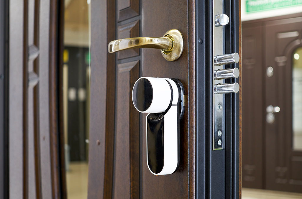 Smart Locks versus Traditional Locks – Which Should You Pick?